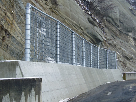 菱内鳥谷森線落石防護柵設置工事