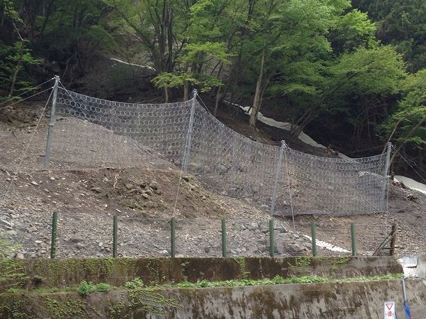 山梨県南巨摩郡早川町湯島地内