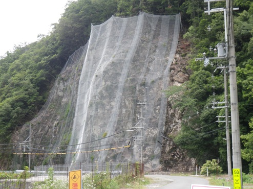 市道嶋田与位線落石対策工事